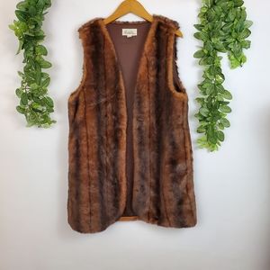 Forever 21 Boutique faux fur vest with pockets